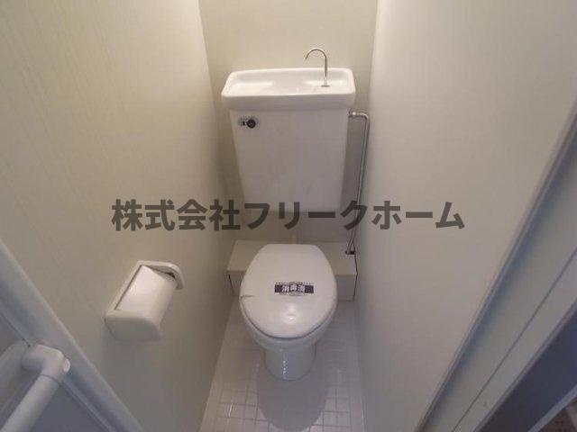 武蔵野市中町３丁目の賃貸マンションのトイレ