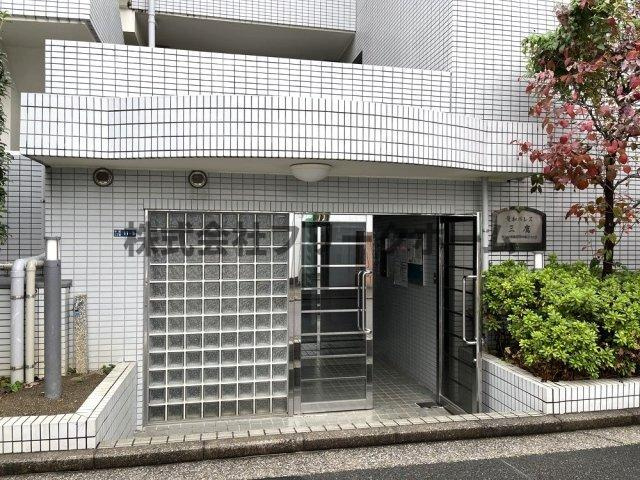 武蔵野市中町３丁目の賃貸マンションのエントランス
