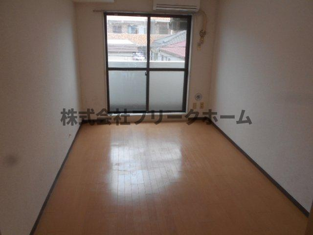 武蔵野市中町３丁目の賃貸マンションの居間・リビング