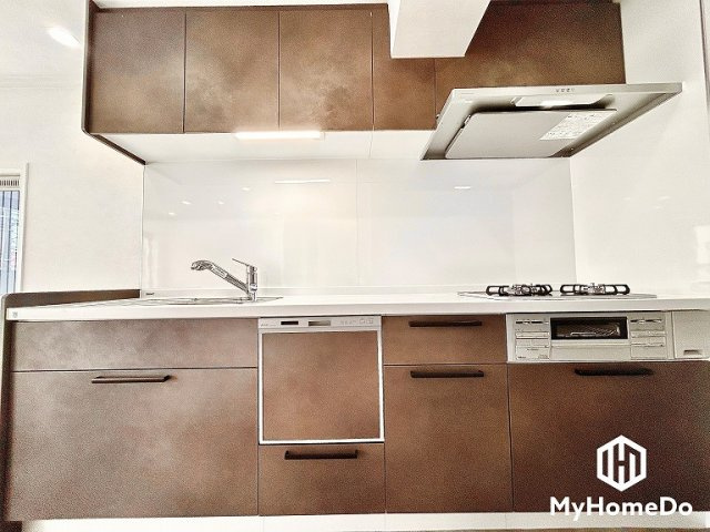 西区宝地町のキッチン|キッチンは空間を有効活用できる壁付けタイプ。