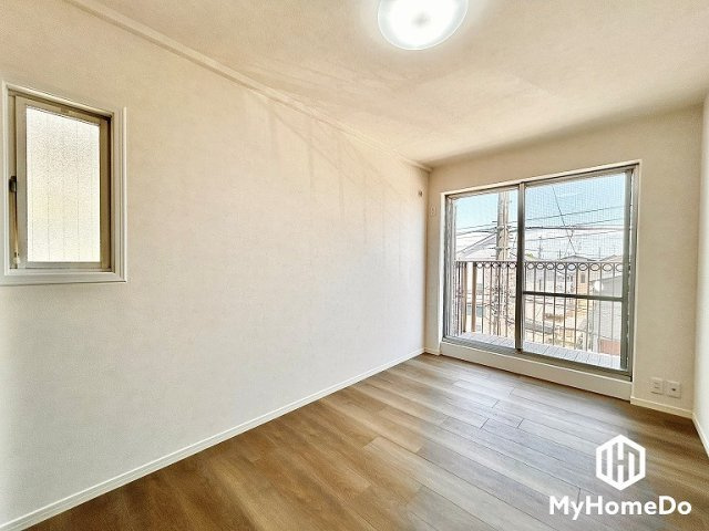 西区宝地町の寝室|陽当たり、通風良好なので過ごしやすいお部屋となっております。