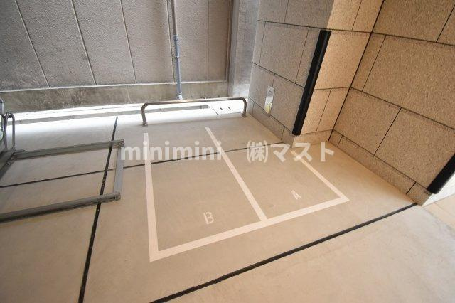 アヴェニール北浜の駐車場