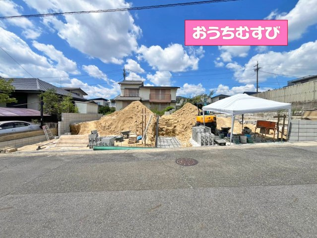 名東区極楽3217②(全2棟)の前面道路含む現地写真