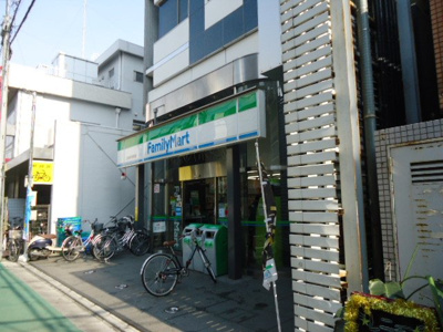 【周辺】 | Ｓａｕｄａｄｅ　-サウダージ- | ファミリーマート上石神井駅前店まで311ｍ