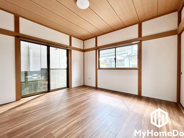 守山区川村町の居間・リビング|自然光満ちるリビングで、心地よい暮らし