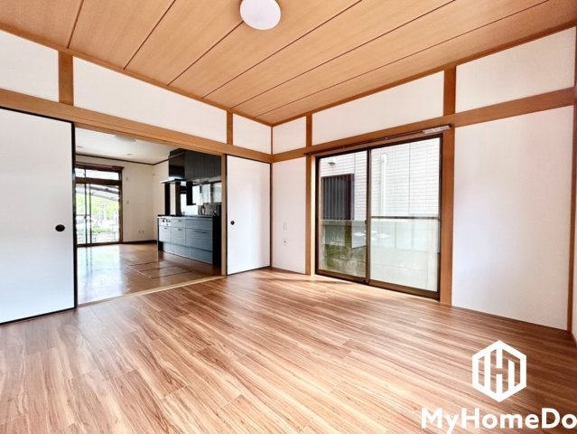 守山区川村町の居間・リビング|隅々まで光が降り注ぎ、明るく心地の良い空間