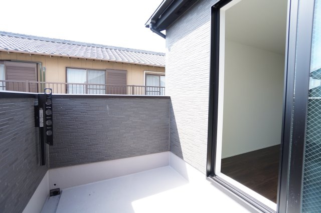 リナージュ半田市瑞穂町7丁目第1期　2号棟のバルコニー|日当り良好な南向きのバルコニー。洗濯物もよく乾きます♪