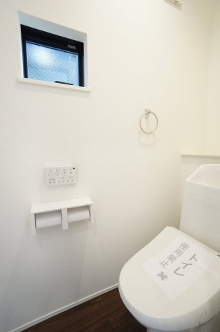 リナージュ半田市瑞穂町7丁目第1期　2号棟のトイレ|1階2階にトイレがあり、家族の朝の身支度時間もスムーズに！温水洗浄便座で冬は暖かく快適です！！