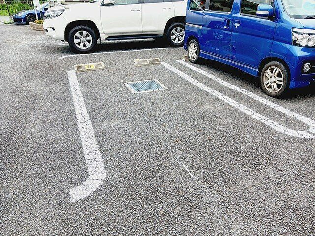 イースト　ユーＢの駐車場