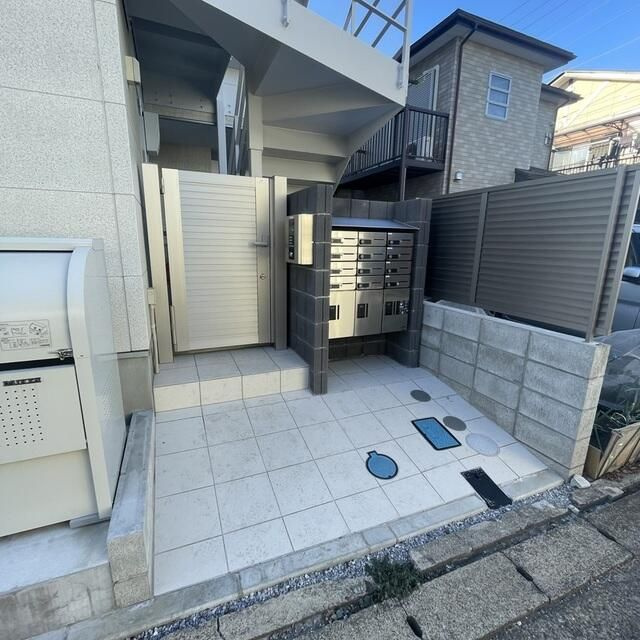 相模原市中央区上溝のアパートのエントランス