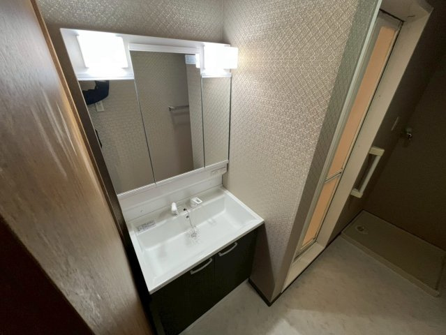 サングリーン海道割の独立洗面台|三面鏡のシャンプードレッサー
