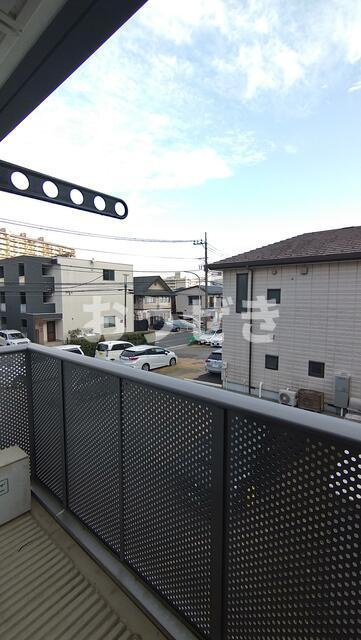 フラッツＴの展望|建物前は駐車場の為圧迫感もな…