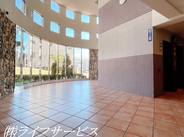 【エントランス】 | ネバーランド北大阪 | エントランスホール