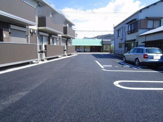 カーサ　ソレアードの駐車場