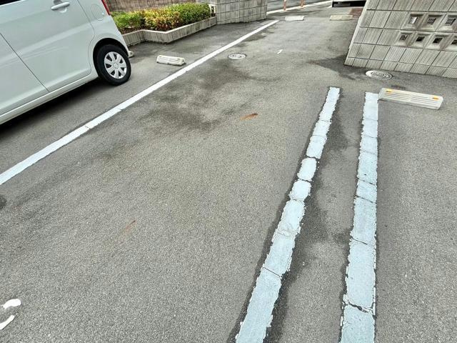 シャンティ夢前 B102号室の駐車場
