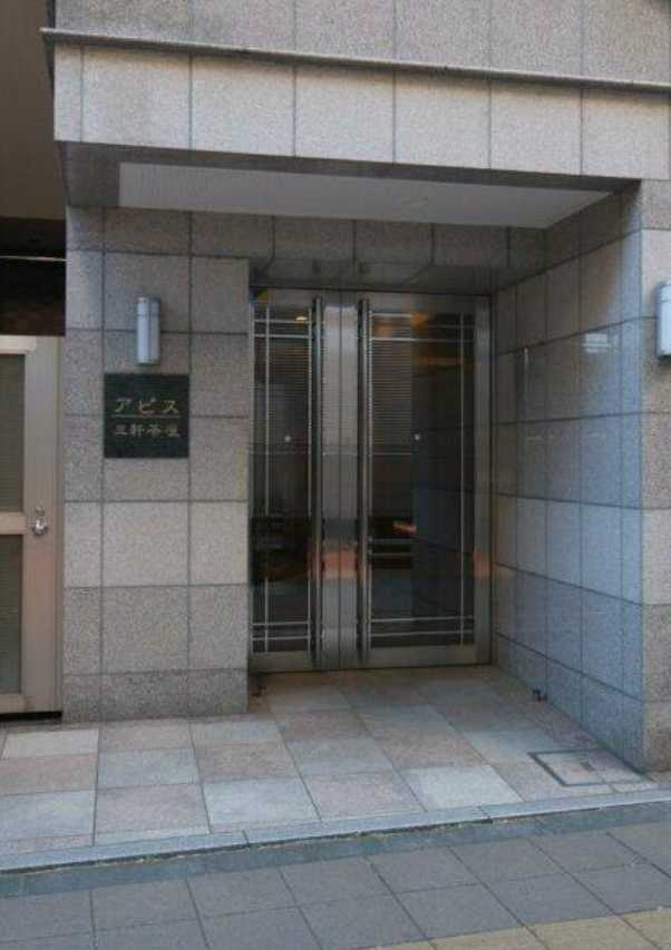 アピス三軒茶屋　LUUP導入　角部屋　オートロックのエントランス