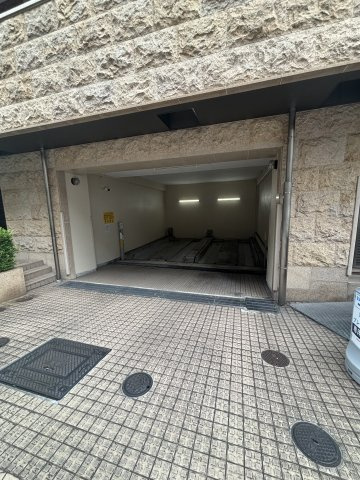 プレサンス心斎橋リベルタの駐車場
