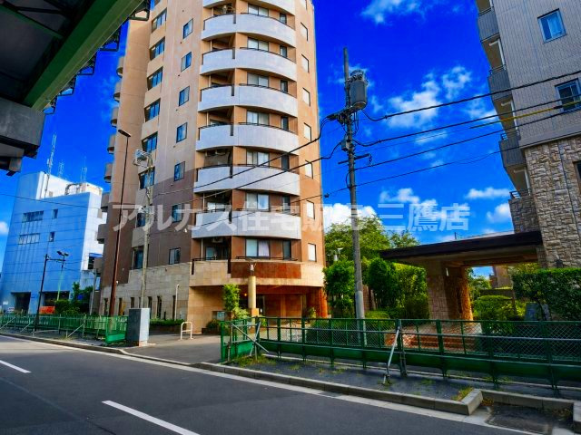 マイキャッスル高井戸のその他|閑静な街並みに調和する、堂々とした存在感を放つモダンな外観フォルム。