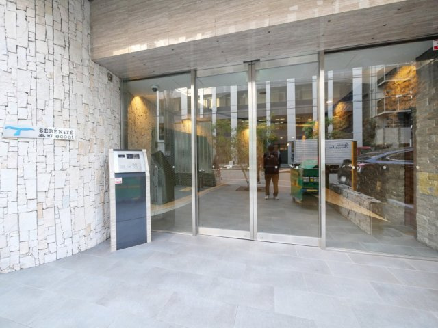 SERENiTE本町エコートのエントランス