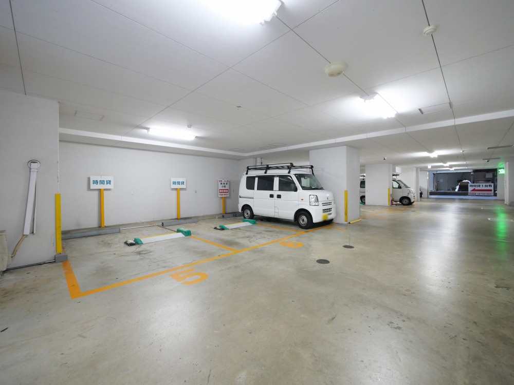 SERENiTE本町エコートの駐車場