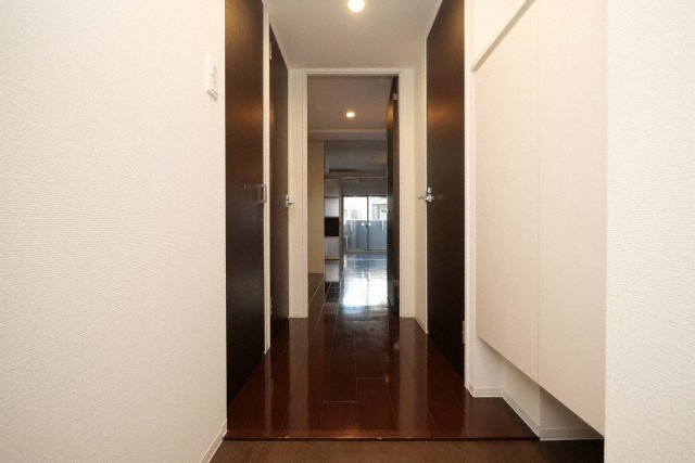 SERENiTE本町エコートの玄関