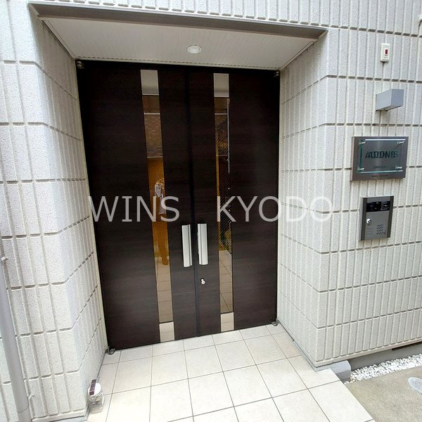 世田谷区世田谷２丁目の賃貸マンションのエントランス