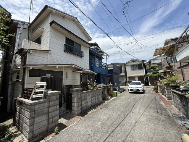 和泉市池上町2丁目　中古戸建の前面道路含む現地写真