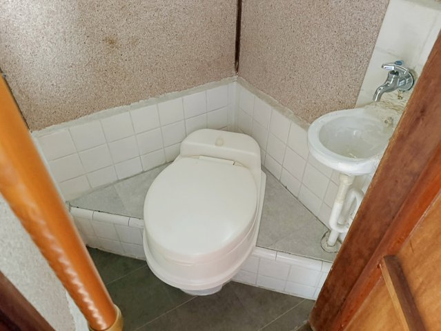和泉市池上町2丁目　中古戸建のトイレ