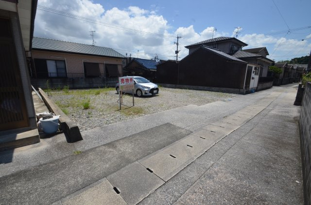 土地（直方市大字下境3893-37）の前面道路含む現地写真|令和8年７月撮影