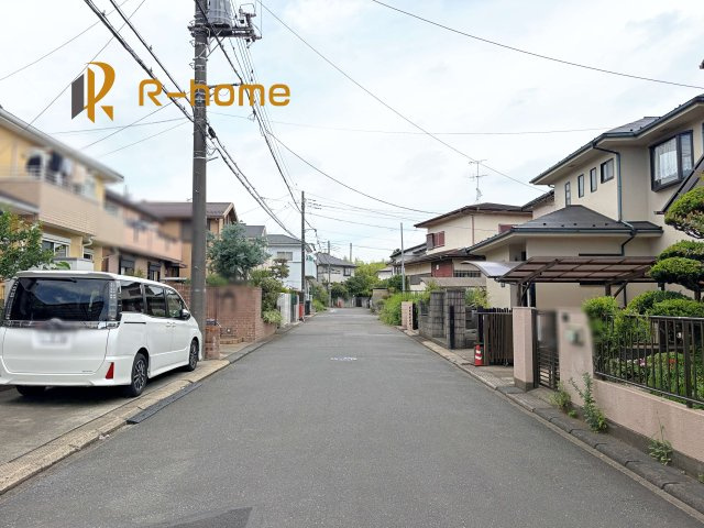 牛久市神谷10期　新築戸建て　1号棟の前面道路含む現地写真|『今から見たい！』大歓迎です♪
お気軽にＲ－ｈomeまでお問い合わせください。