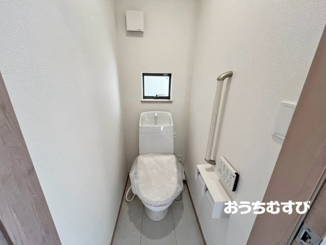 名東区新宿2丁目(全1棟)の前面道路含む現地写真