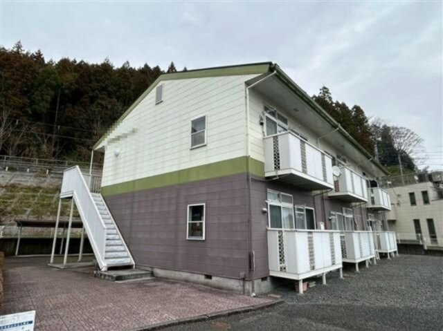 あきる野市三内のアパートの外観