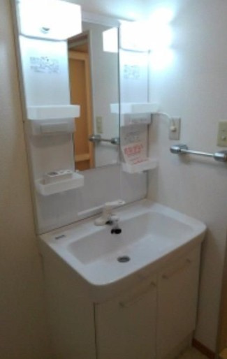 あきる野市三内のアパートの独立洗面台