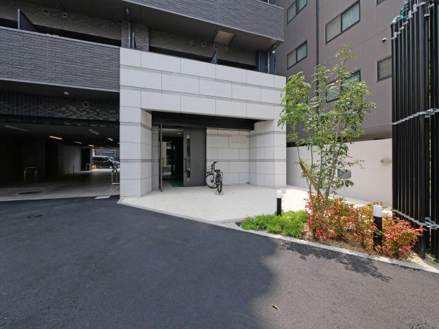 プレサンス東小橋エレディータのエントランス