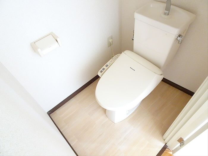 アゼリアハイツのトイレ|コンパクトで使いやすいトイレです