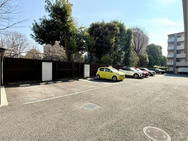 プレミアコンフォート高井戸の駐車場|駐車場に車を止められます
