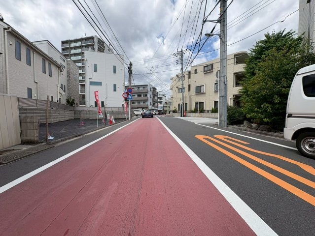 中野区江原町1丁目　建築条件無し売地の前面道路含む現地写真|現地写真

現地ご見学希望・資料請求などお気軽にお問い合わせ下さい！
03-5990-5201