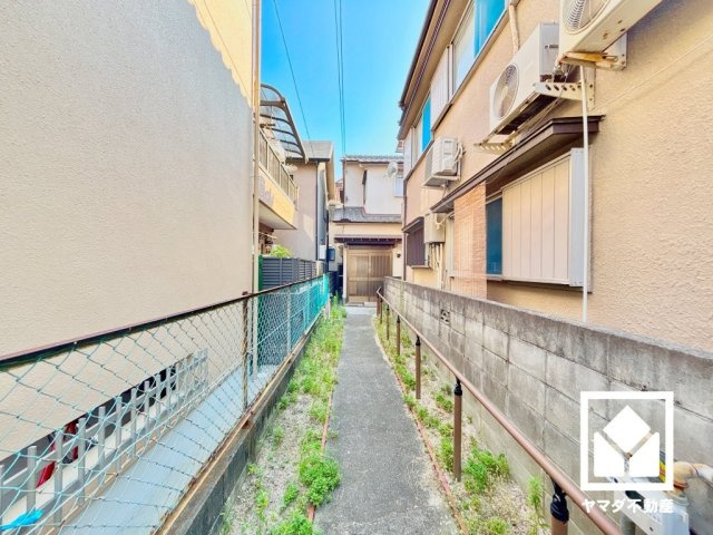 西宮市甲子園町の外観|春から初夏にかけて桜やアジサイが園内を彩る「網引公園」まで徒歩2分（約96m）。広々とした敷地内には複合遊具やシーソーなどの遊具も備えておりお子様がのびのび遊べる環境で、子育て世帯の方にもお勧めです。