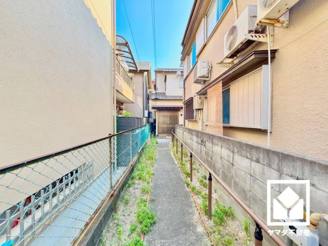 西宮市甲子園町の外観|「阪神甲子園球場」まで徒歩6分（約450m）。臨場感溢れる野球観戦はもちろん、大型イベントや周辺の充実した飲食店など、多彩なエンターテインメントを日常の愉しみとして享受できる贅沢なロケーションです。