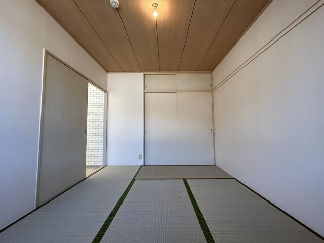 綾瀬市深谷中４丁目のアパートの寝室