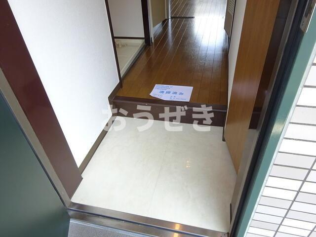 日興パレス横浜西の玄関