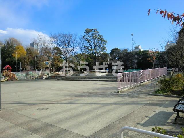 日興パレス横浜西の駐車場|戸部公園まで483m