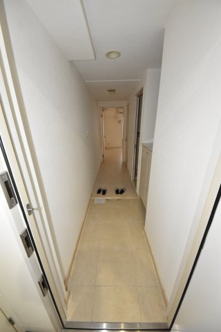 BRAVI南堀江の玄関