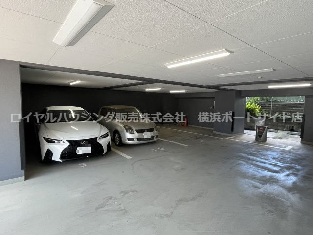 【駐車場】