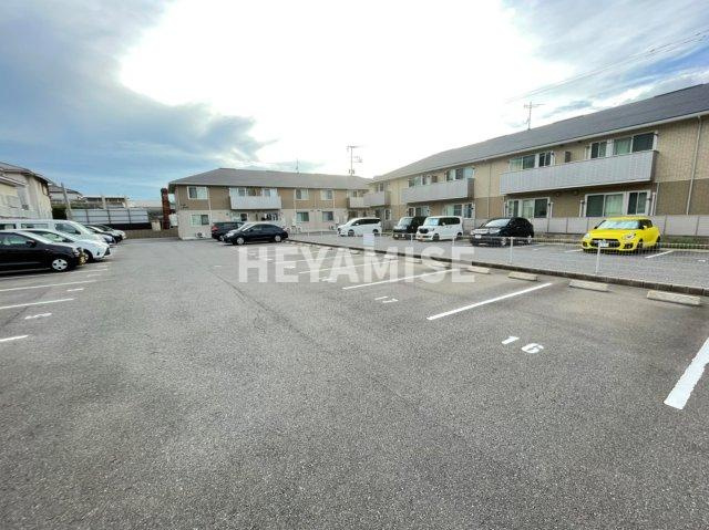 ウィット深堀　の駐車場|※同間取りの別のお部屋の写真です※