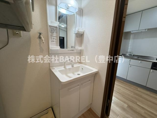 南本町ビルの独立洗面台