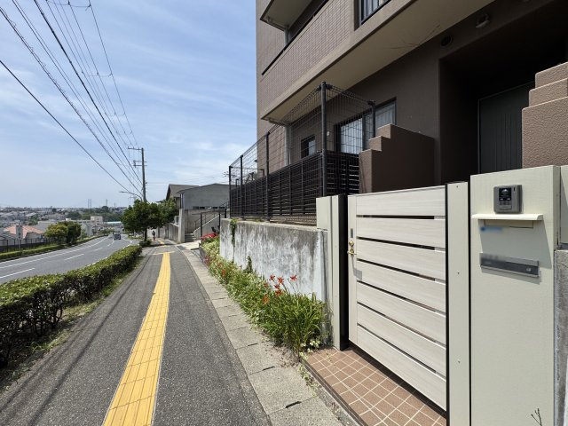 東急ドエル・アルス明石朝霧台の玄関