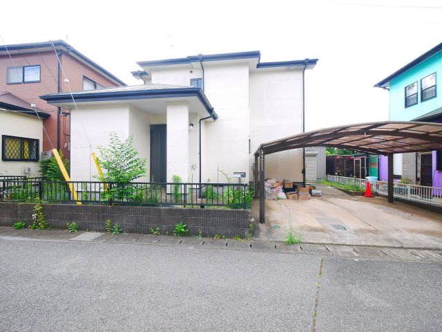 山武市埴谷　中古戸建の外観|平成12年6月築　４LDK カーポート2台 残地物撤去 草刈中 閑静な分譲地内