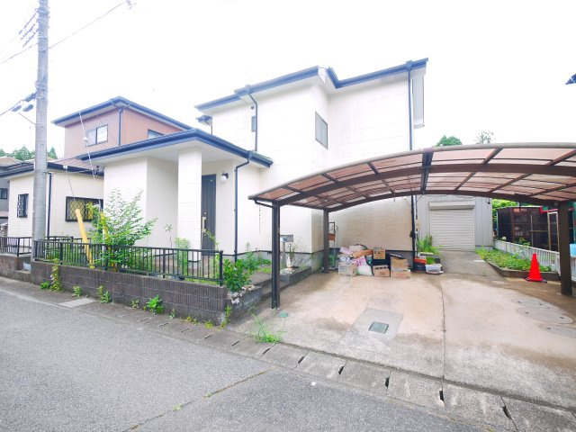 山武市埴谷　中古戸建の駐車場|平成12年6月築　４LDK カーポート2台 残地物撤去 草刈中 閑静な分譲地内