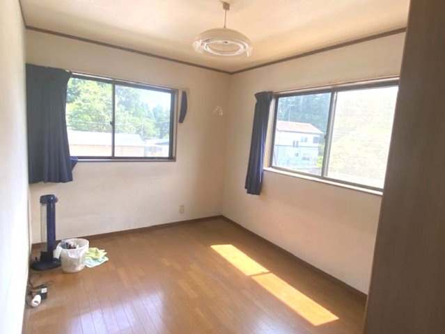 山武市埴谷　中古戸建の洋室|平成12年6月築　４LDK カーポート2台 残地物撤去 草刈中 閑静な分譲地内